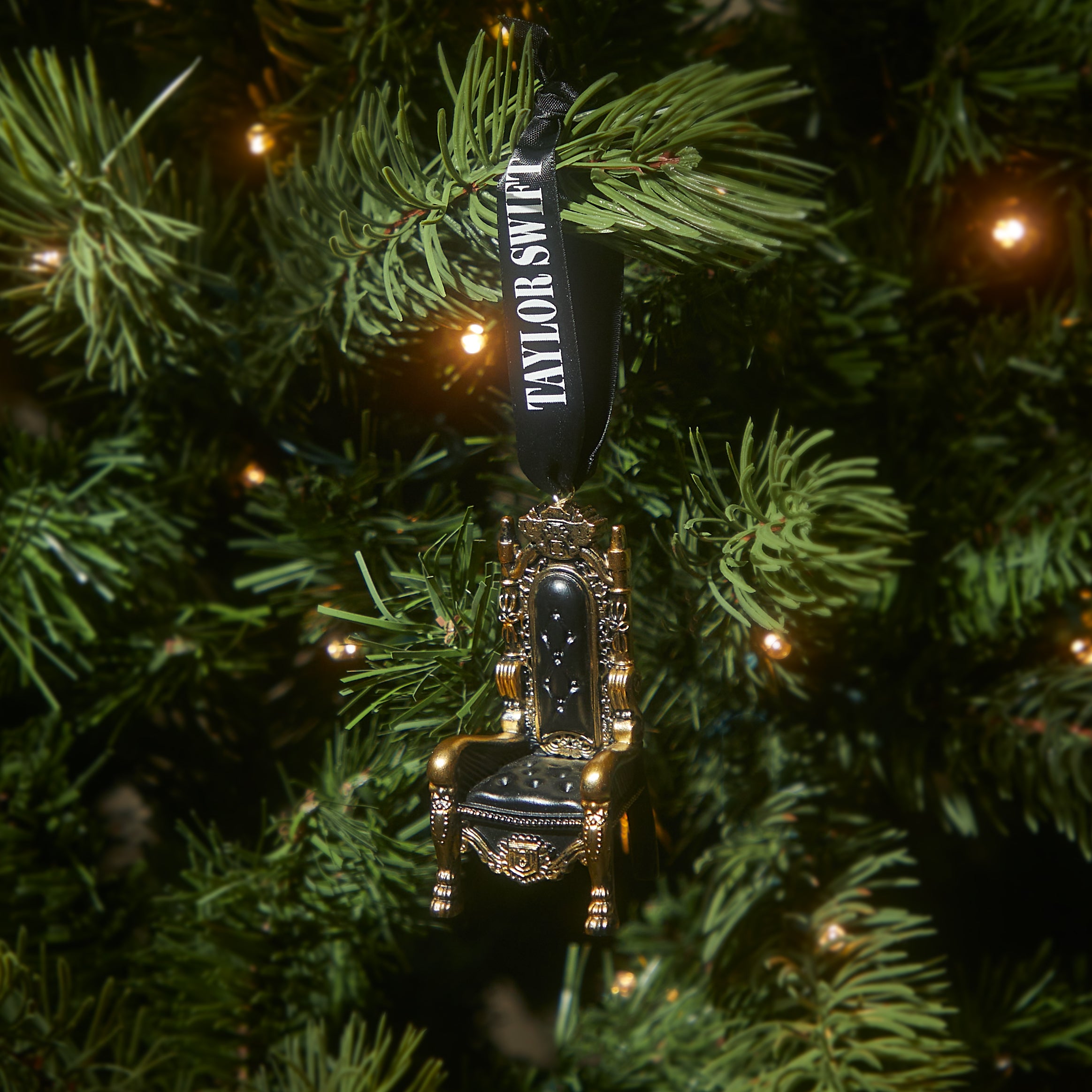 Reputation Throne Ornament on Tree